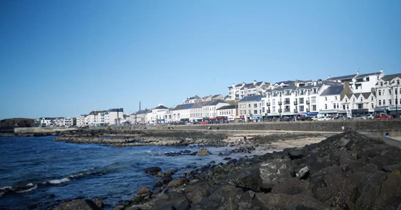 Enfield Street House Behind Portstewart Promenade With Partial Sea View From Front 3 Bed Sleeps 7 Villa ภายนอก รูปภาพ