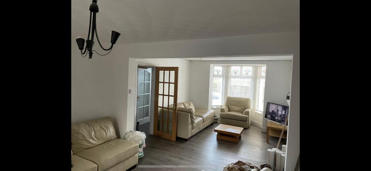 Enfield Street House Behind Portstewart Promenade With Partial Sea View From Front 3 Bed Sleeps 7 Villa ภายนอก รูปภาพ