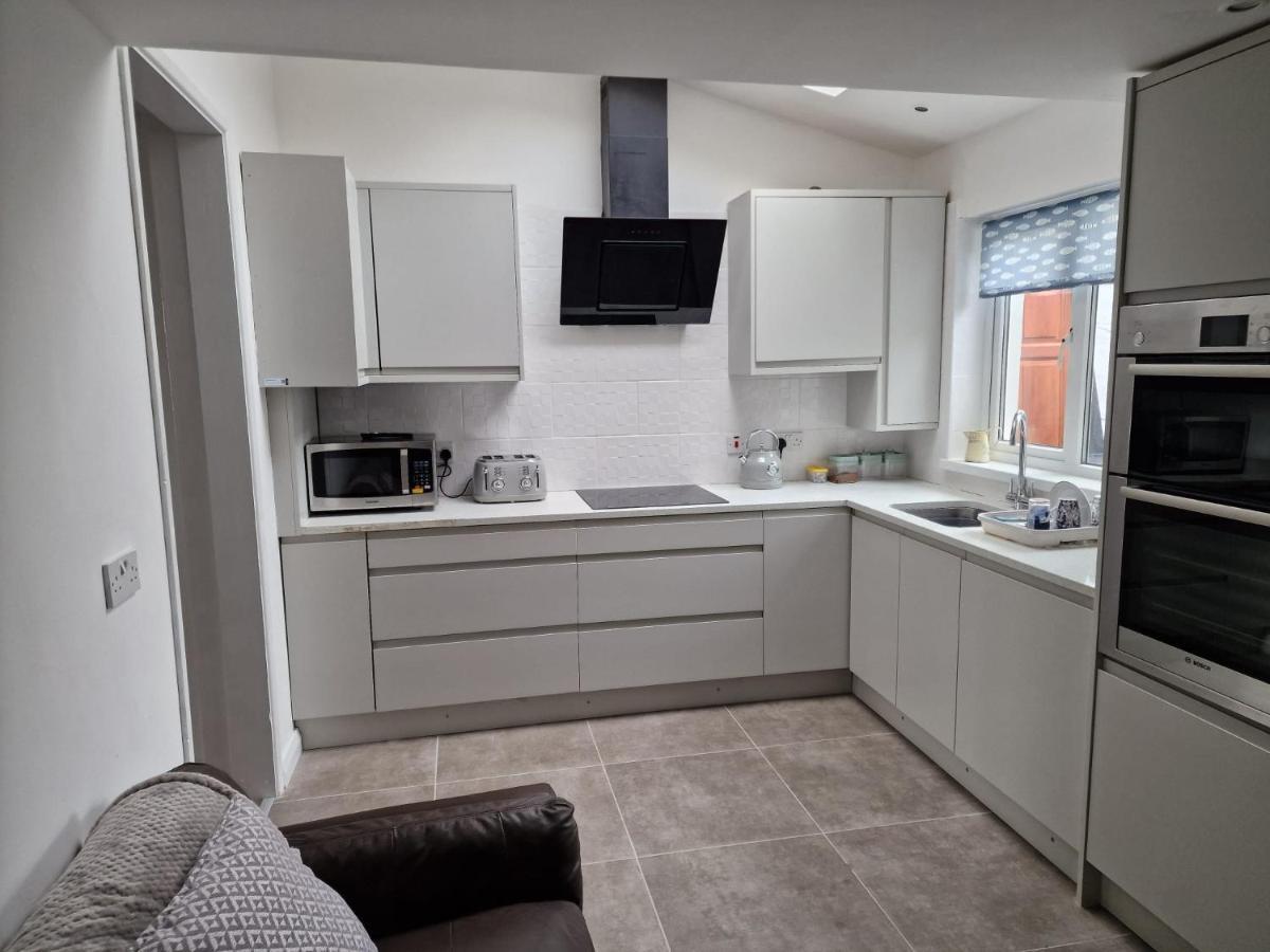 Enfield Street House Behind Portstewart Promenade With Partial Sea View From Front 3 Bed Sleeps 7 Villa ภายนอก รูปภาพ